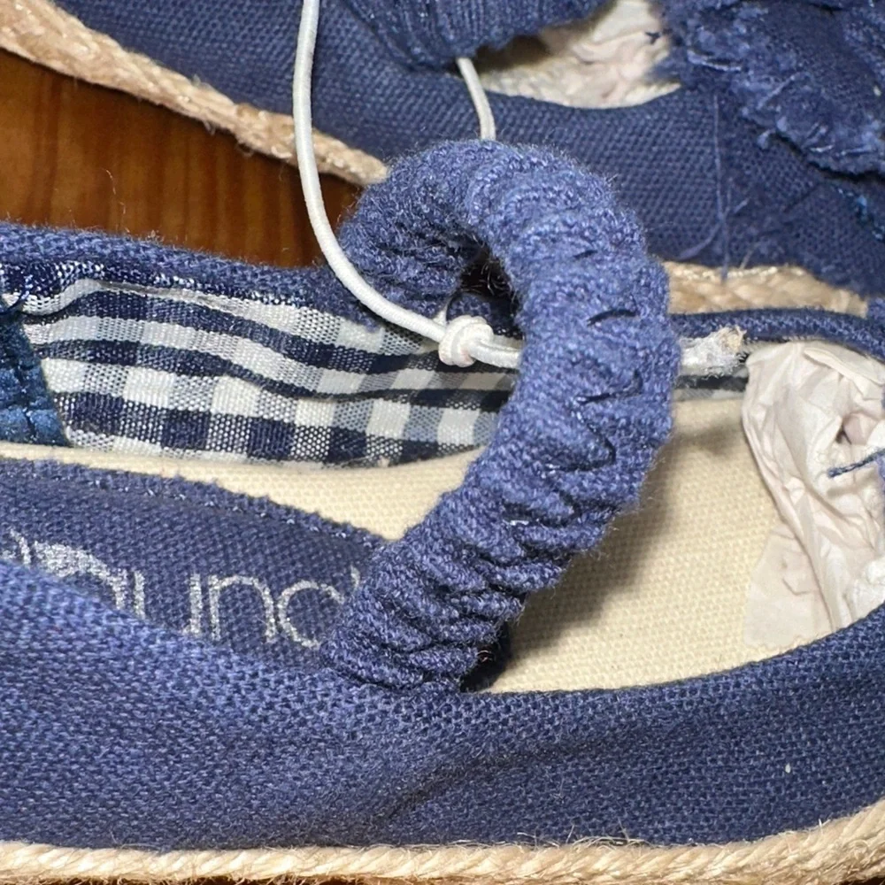NEW Launch Foot Wear Kids Navy Slippers with Floral Accent